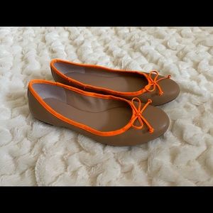 EWC banana republic tan leather ballet flats with neon trim. Sz 10.